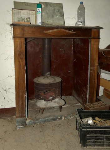 Cheminée d'un logis, ferme au quartier du Collet.