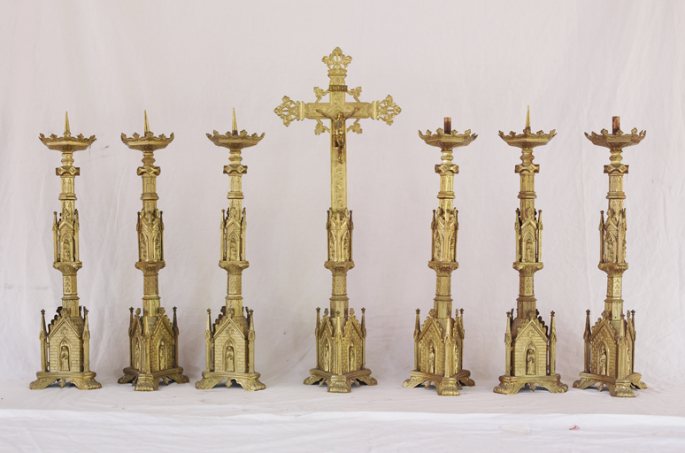 garniture d'autel (N° 2) : croix d'autel et 6 chandeliers