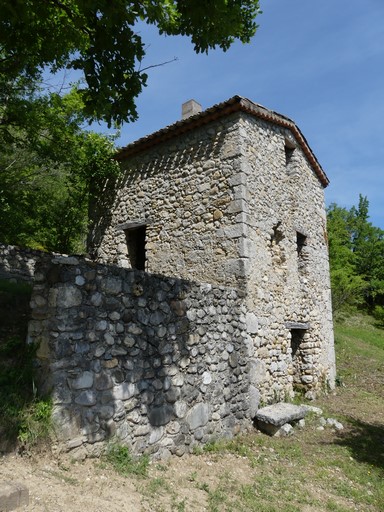 entrepôts agricoles de la commune Val Buëch-Méouge