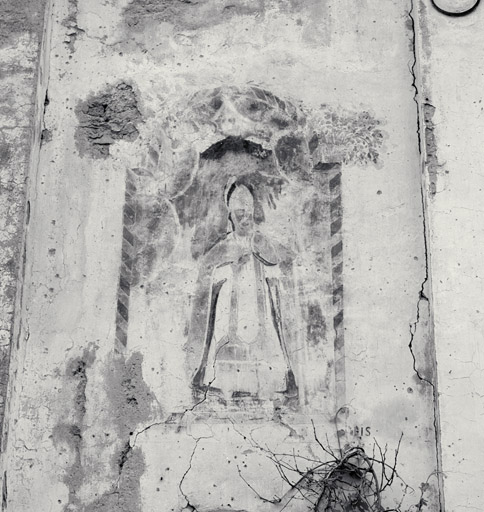 Saint Claude. Peinture murale au-dessus de la porte d'entrée.