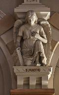 Arcades du choeur. Morceau d'entablement couronné de l'ange de saint Matthieu.