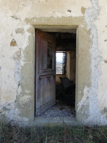 Elévation nord, porte du logis.