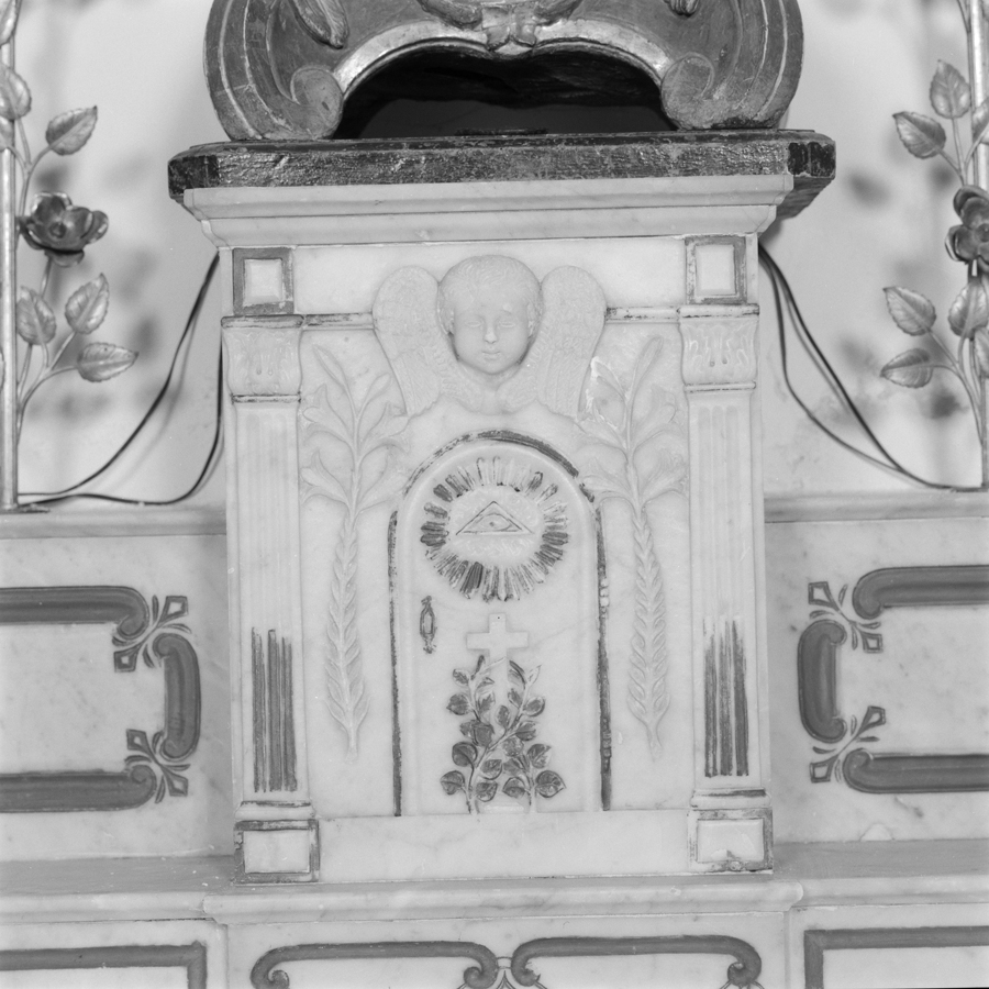 autel, gradins d'autel (2), faux tabernacle, degré d'autel (autel secondaire, autel tombeau, tabernacle architecturé)