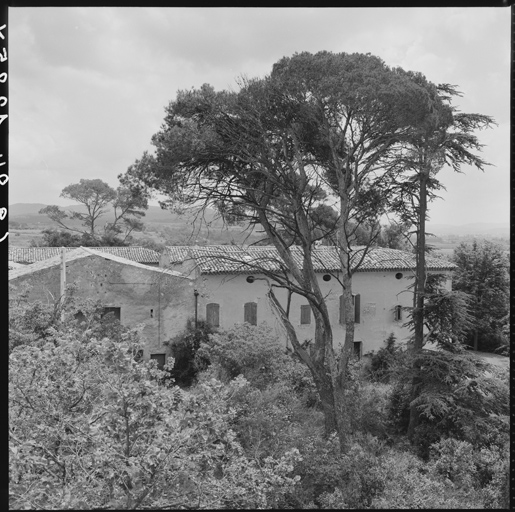 Façade ouest, vue d'ensemble.