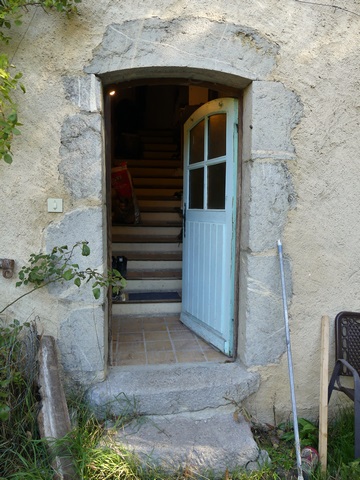 Porte de l'escalier menant au logis, ferme au quartier de l'Estang.