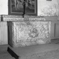 ensemble du maître-autel (autel, 2 gradins d'autel, croix d'autel)