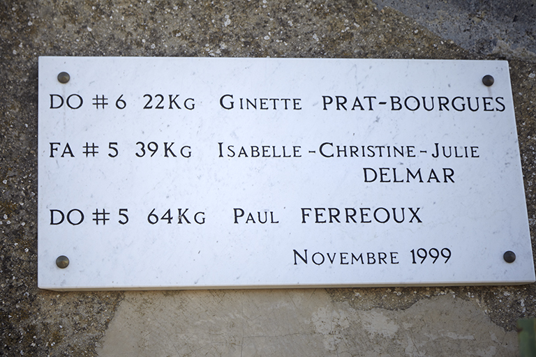 Plaque commémorant la création de trois cloches (novembre 1999).