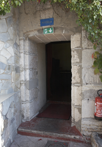 Tour : porte d'entrée depuis la batterie.