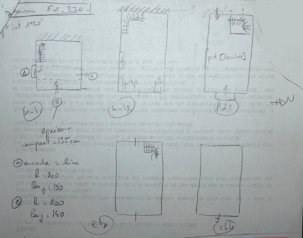 Plans schématiques du bâtiment. En haut : premier et second étage de soubassement, rez-de-chaussée surélevé. En bas : étage, étage de comble.