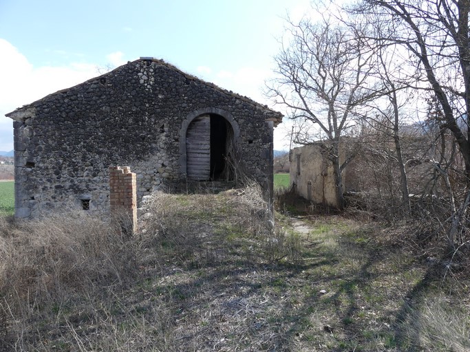 Corps principal. Pignon nord, montée de grange et porte charretière