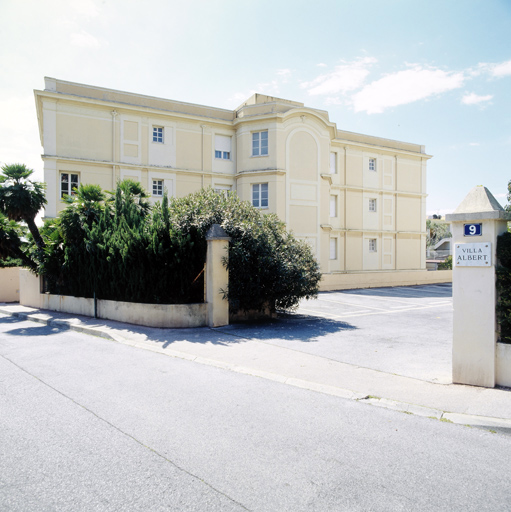 hôtel de voyageurs dit Hôtels Flora et La Romana, puis Hôtels Carlton, actuellement immeubles dits Villa Albert