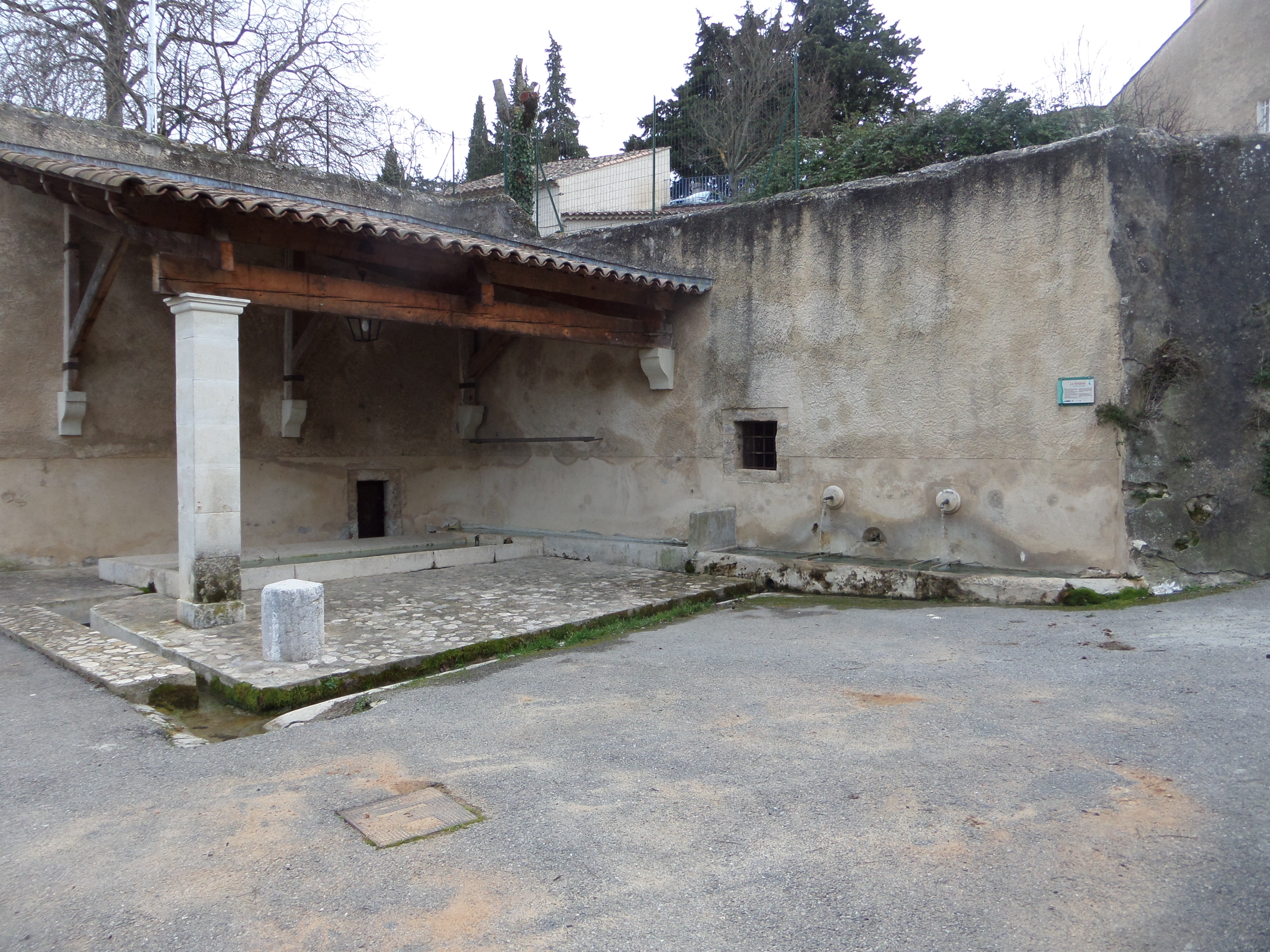 Fontaine et lavoir dite la fontaine du lavoir