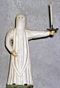 statue (2, statuette, en pendant) : pénitent blanc