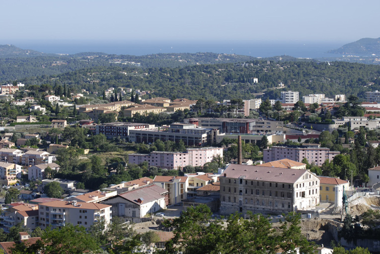 bâtiment conventuel, puis parfumerie Roure-Bertrand, actuellement immeuble de bureaux