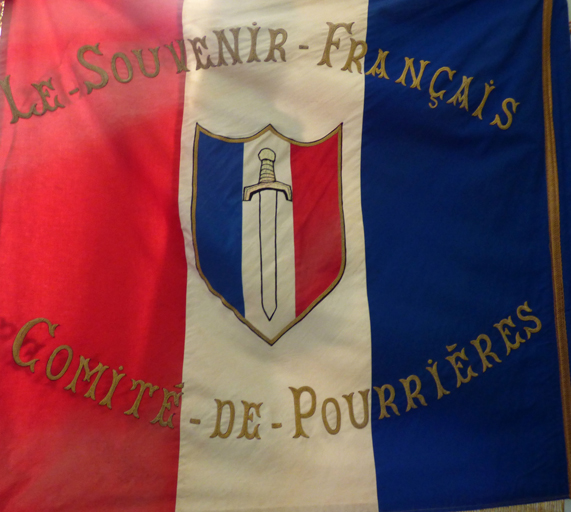 ensemble de trois drapeaux