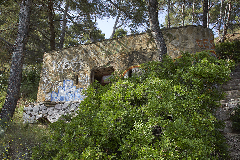 Casemate allemande détachée type H670 de la pointe du Bau Rouge, façade remaniée.