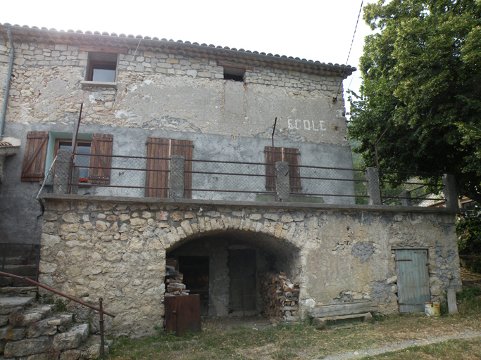 maison, puis école primaire