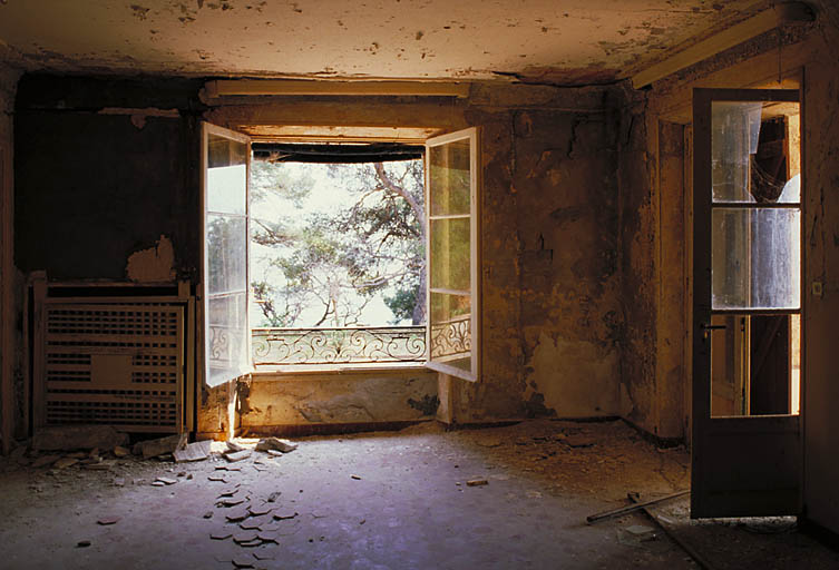 Corps de bâtiment A, étage de soubassement. Chambre Ac. Vue d'ensemble prise vers le sud.
