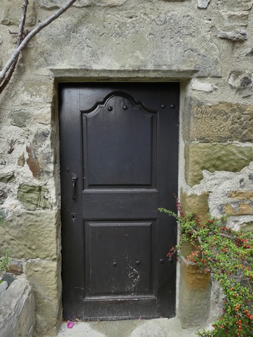 Pignon sud, premier niveau. Porte de la resserre.