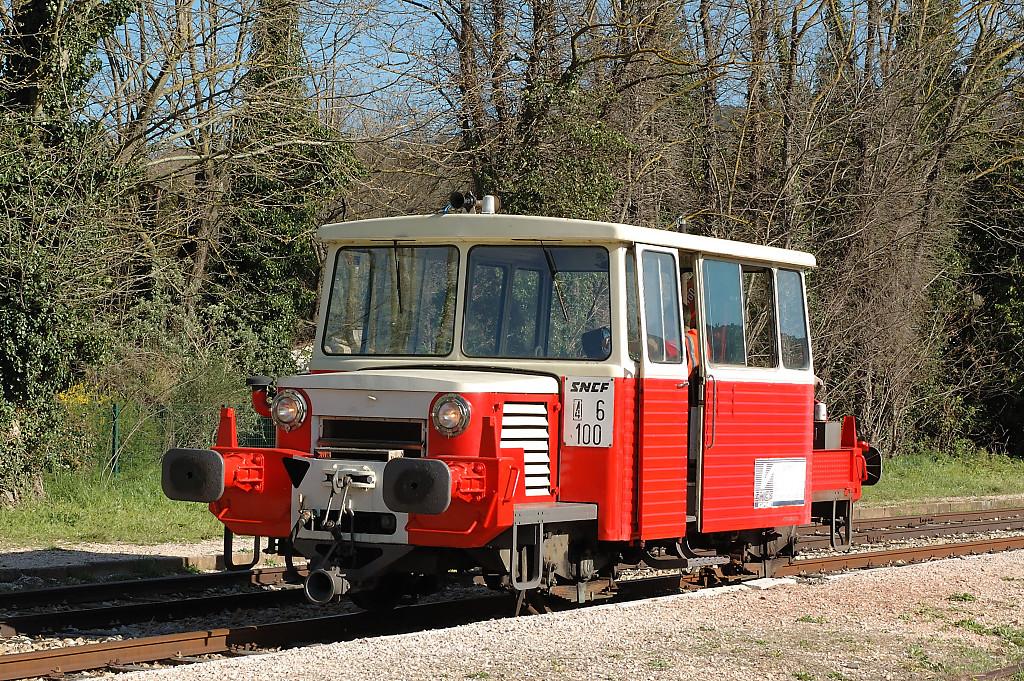 Matériel de transport ferroviaire : draisine DU65-100 de la série des DU65