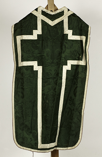 Ornement vert : chasuble, étole, manipule, bourse de corporal, pale, voile de calice