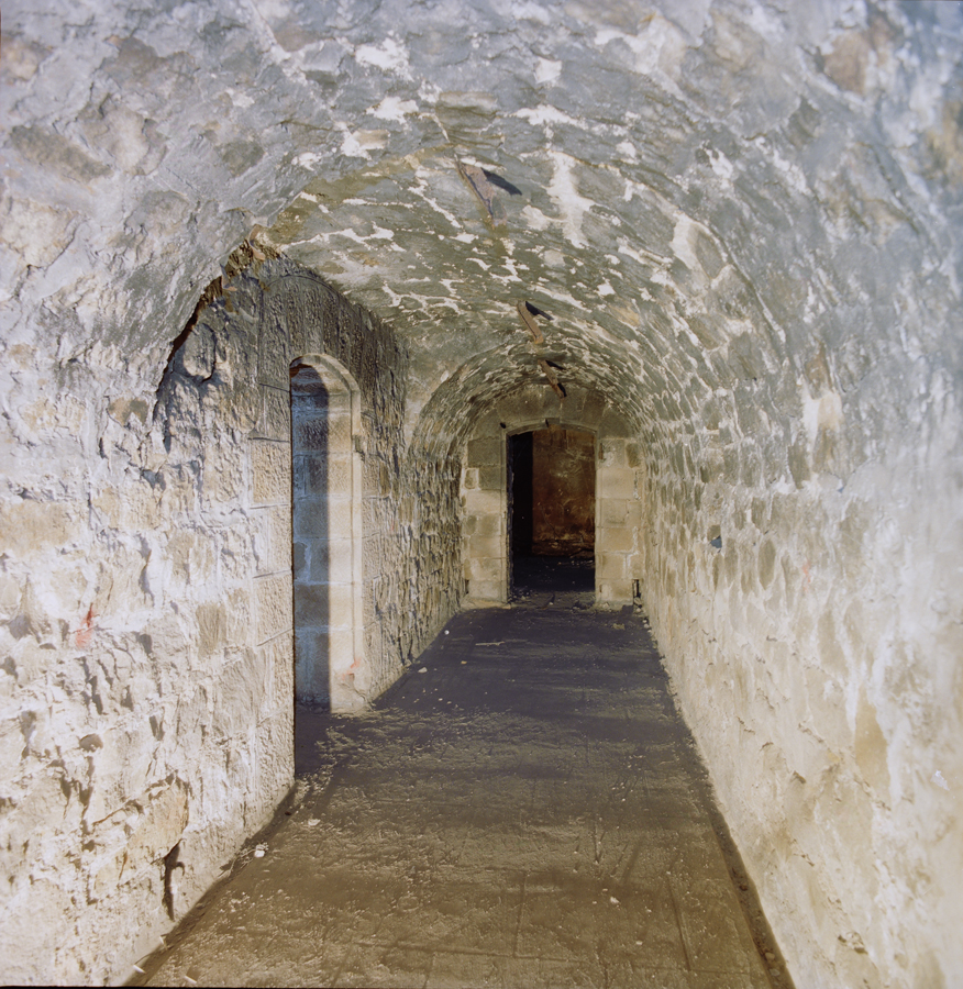 Souterrain de 1893 : galerie d'accès au magasin à poudres.