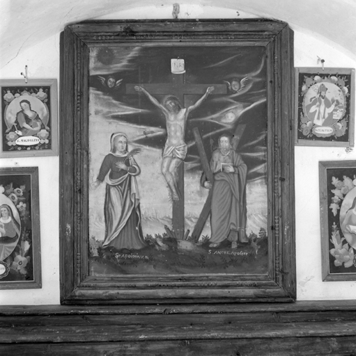 tableau, cadre : Christ en croix, sainte Apollonie, saint André