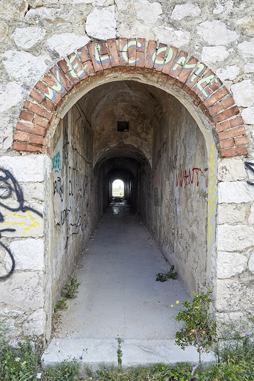 Galerie casematée distribuant les grandes casemates.