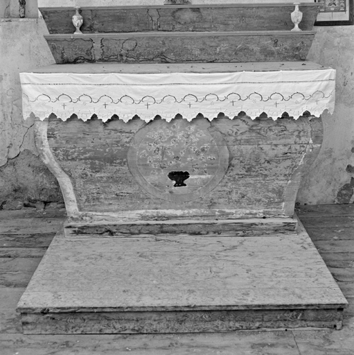 autel tombeau et 2 gradins d'autel