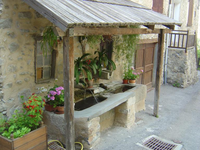 Lavoir rue André Barbaroux.