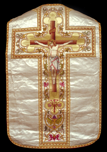 Chasuble n° 3. Vue du dos de la chasuble.