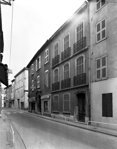 Rue Célestin-Gayol. Alignement de façades.