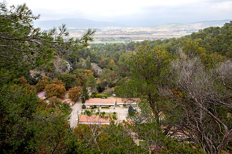 Hameau de forestage de Harkis de La Roque-d'Anthéron, actuellement village de vacances de la Baume