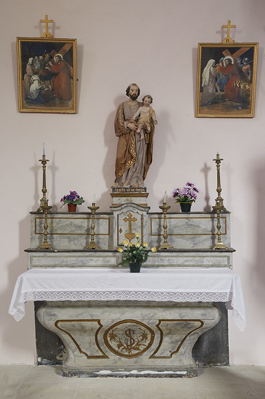 Ensemble de l'autel secondaire de saint Joseph : autel, tabernacle, deux gradins d'autel
