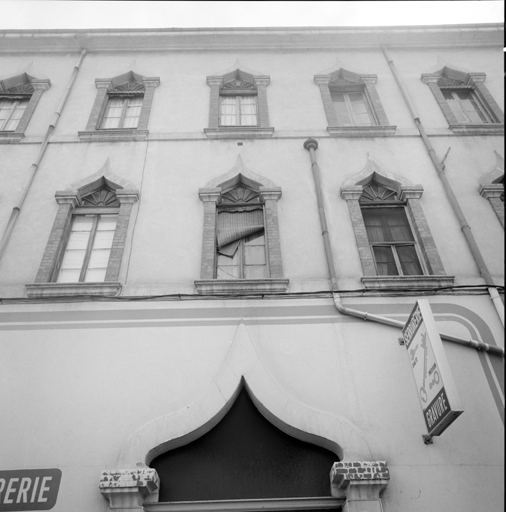 Section CL, parcelle 103.  Avenues Gabriel Péri, Maréchal Joffre. Façade ouest, détail des baies.