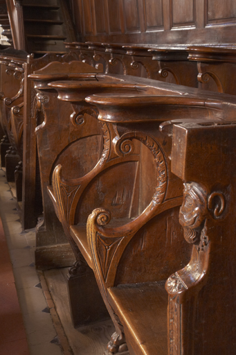 Ensemble des stalles, bancs de choeur et trône épiscopal