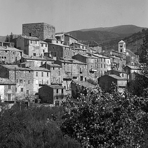 Le bourg de Rosans en 1982, vue prise du sud-est.