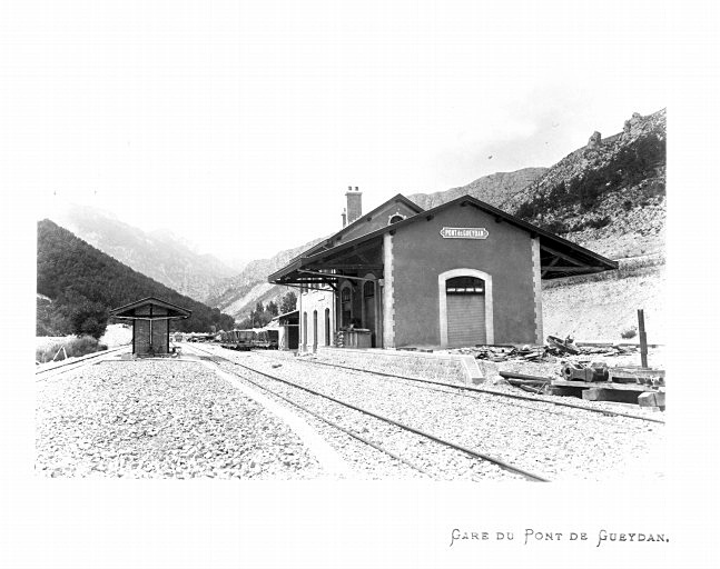 gares des Chemins de fer de Provence