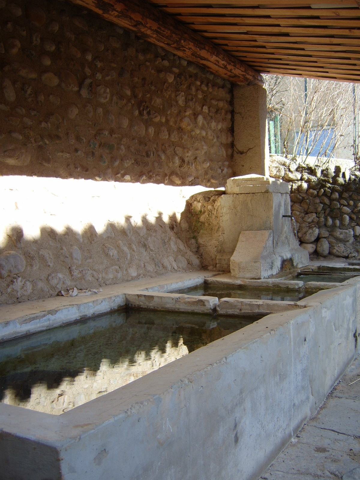 Fontaine et lavoir, dite Fontaine et lavoir de Cayoni