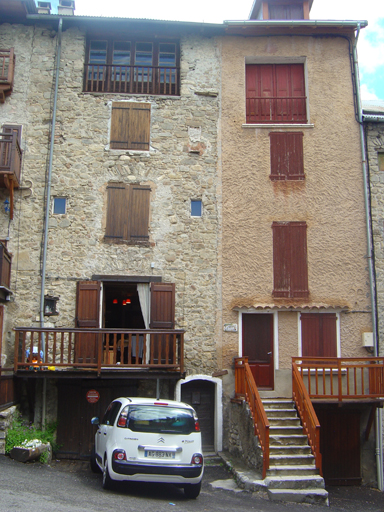 Le village. Place Aco de Gravier. Maisons à travée unique de type A3a (parcelles AC 159 et 160).