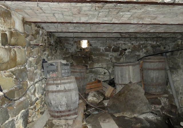 Bâtiment du logis. Etage de soubassement, cellier. Vue de volume prise du sud.