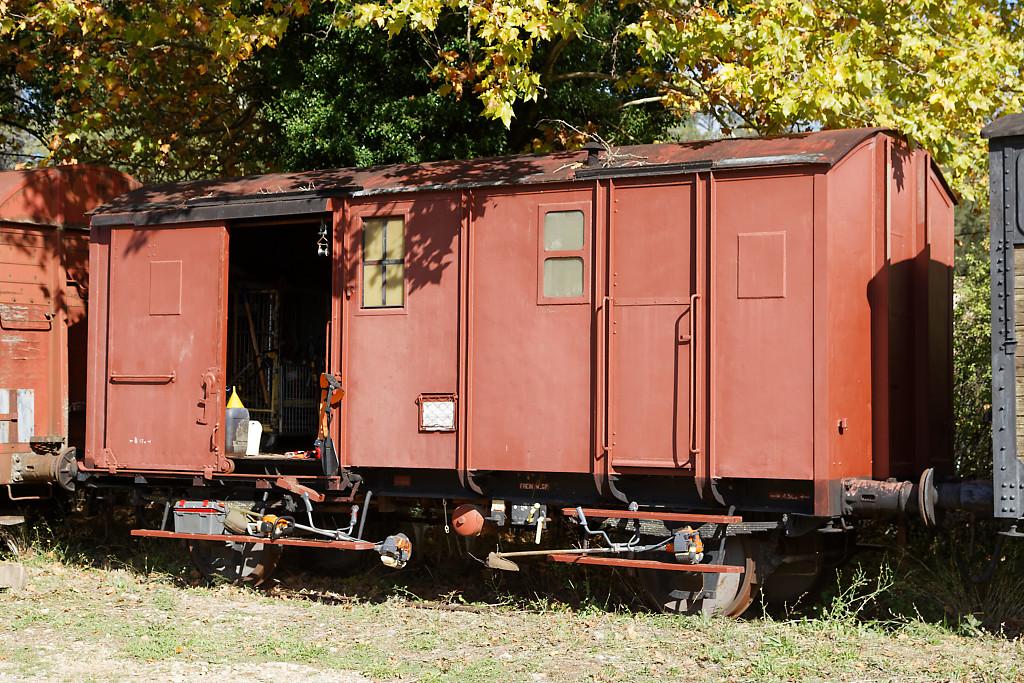 Matériel de transport ferroviaire : fourgon type standard D