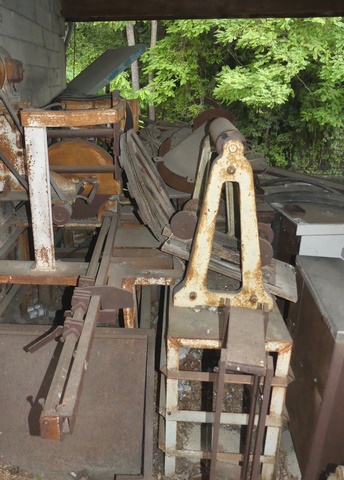 Extension sud-est. Etage, machines-outils de la scierie.