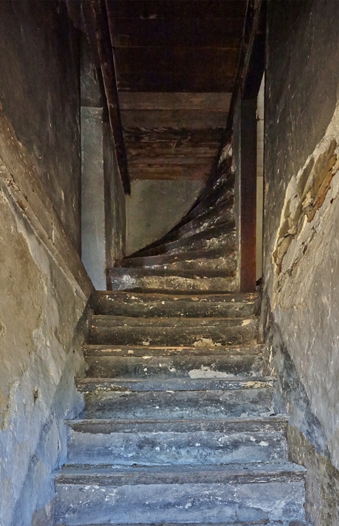 Ferme dite de Bla Magnan (Colmars). Escalier dans-oeuvre de forme droite, puis tournante.