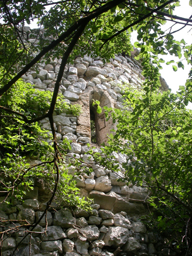 Tour sud-est, 2e niveau. Fenêtre de la chapelle.