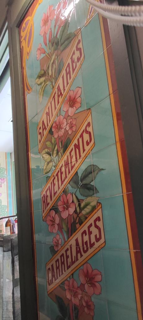 boutique de céramique décorative, actuellement herboristerie dénommée La maison des plantes
