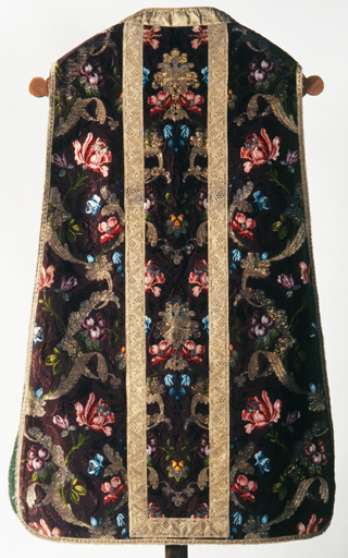 chasuble, bourse de corporal, voile de calice, étole