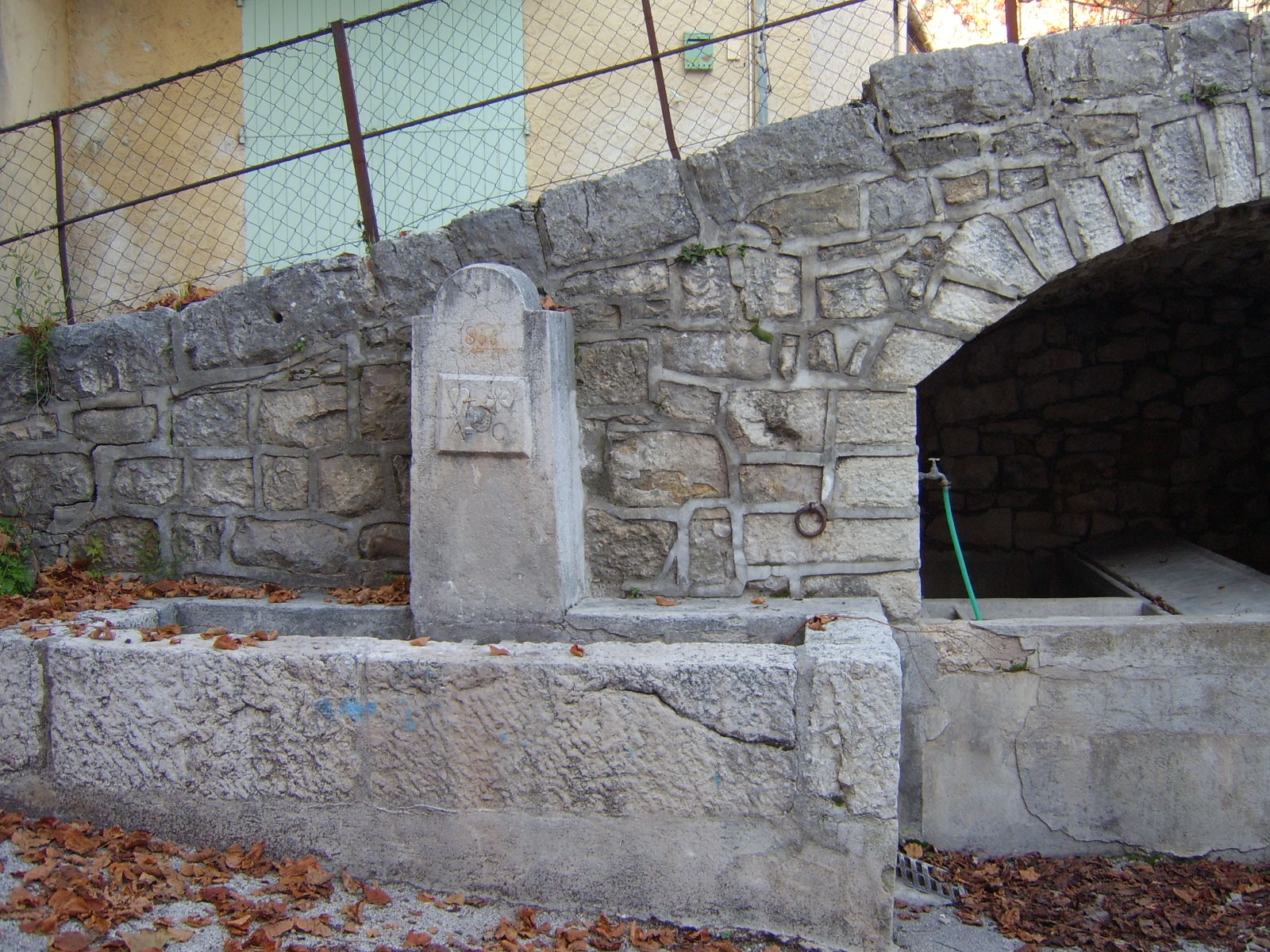 fontaine et lavoir