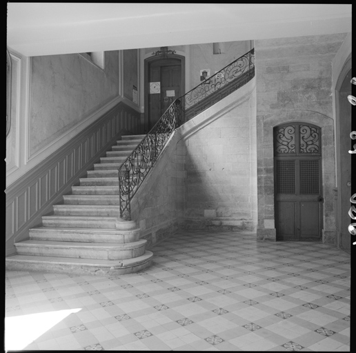 Hôtel B. Rez-de-chaussée, cage d'escalier Db, vue d'ensemble.