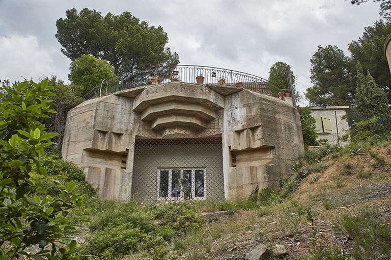 Casemate n° I de la batterie, intégrée à une maison, vue de la façade